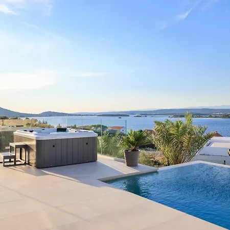 Villa Diva Tkon